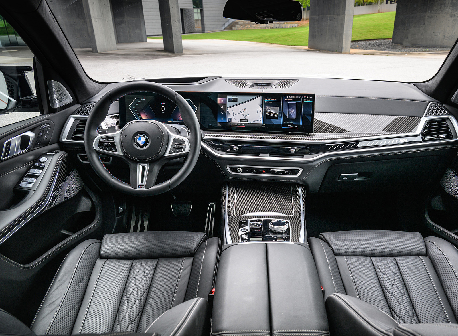 2023 BMW X7 M60i xDrive (Color: Mineral White; US-Spec) Interior Cockpit Wallpapers #132 of 254