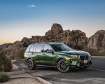 2023 BMW X7 M60i xDrive (Color: Verde Ermes; US-Spec) Front Three-Quarter Wallpapers 150x120