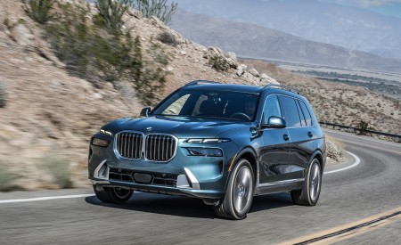 2023 BMW X7 xDrive 40i (Color: Blue Ridge Mountain; US-Spec) Front Three-Quarter Wallpapers 450x275 (8)