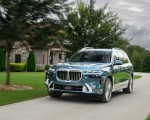 2023 BMW X7 xDrive 40i (Color: Blue Ridge Mountain; US-Spec) Front Three-Quarter Wallpapers 150x120 (30)