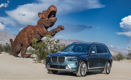 2023 BMW X7 xDrive 40i (Color: Blue Ridge Mountain; US-Spec) Front Three-Quarter Wallpapers 450x275 (43)