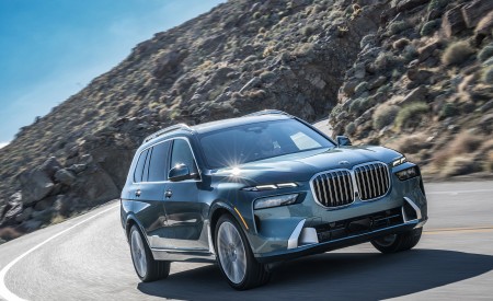 2023 BMW X7 xDrive 40i (Color: Blue Ridge Mountain; US-Spec) Front Three-Quarter Wallpapers 450x275 (15)