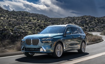 2023 BMW X7 xDrive 40i (Color: Blue Ridge Mountain; US-Spec) Front Three-Quarter Wallpapers 450x275 (10)