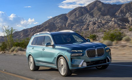 2023 BMW X7 xDrive 40i (Color: Blue Ridge Mountain; US-Spec) Front Three-Quarter Wallpapers 450x275 (16)