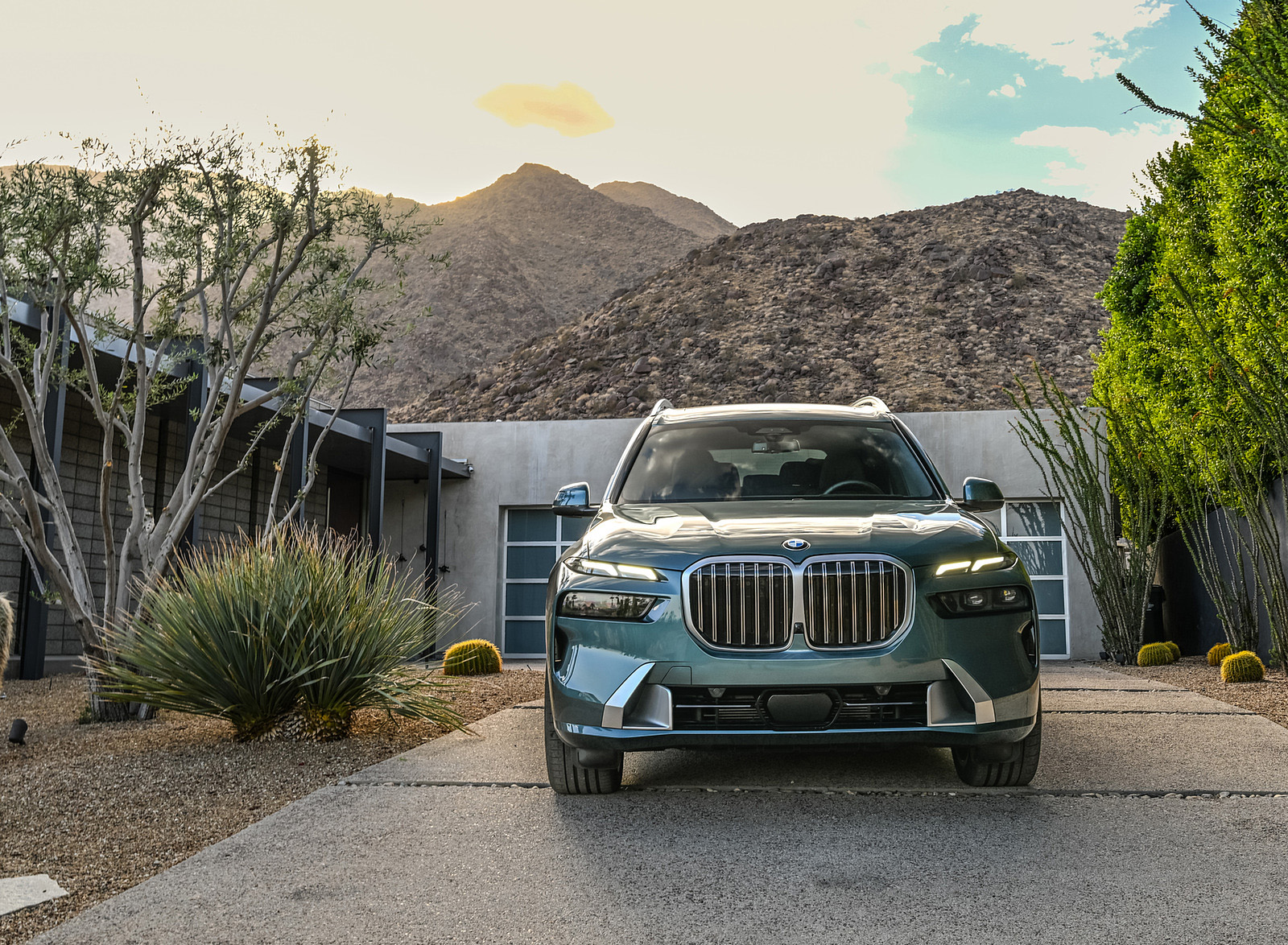 2023 BMW X7 xDrive 40i (Color: Blue Ridge Mountain; US-Spec) Front Wallpapers #50 of 239