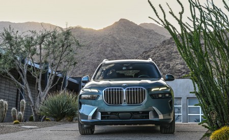 2023 BMW X7 xDrive 40i (Color: Blue Ridge Mountain; US-Spec) Front Wallpapers 450x275 (51)