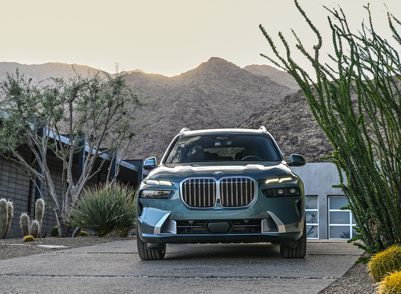 2023 BMW X7 xDrive 40i (Color: Blue Ridge Mountain; US-Spec) Front Wallpapers #51 of 239