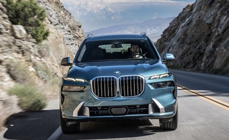 2023 BMW X7 xDrive 40i (Color: Blue Ridge Mountain; US-Spec) Front Wallpapers 450x275 (7)