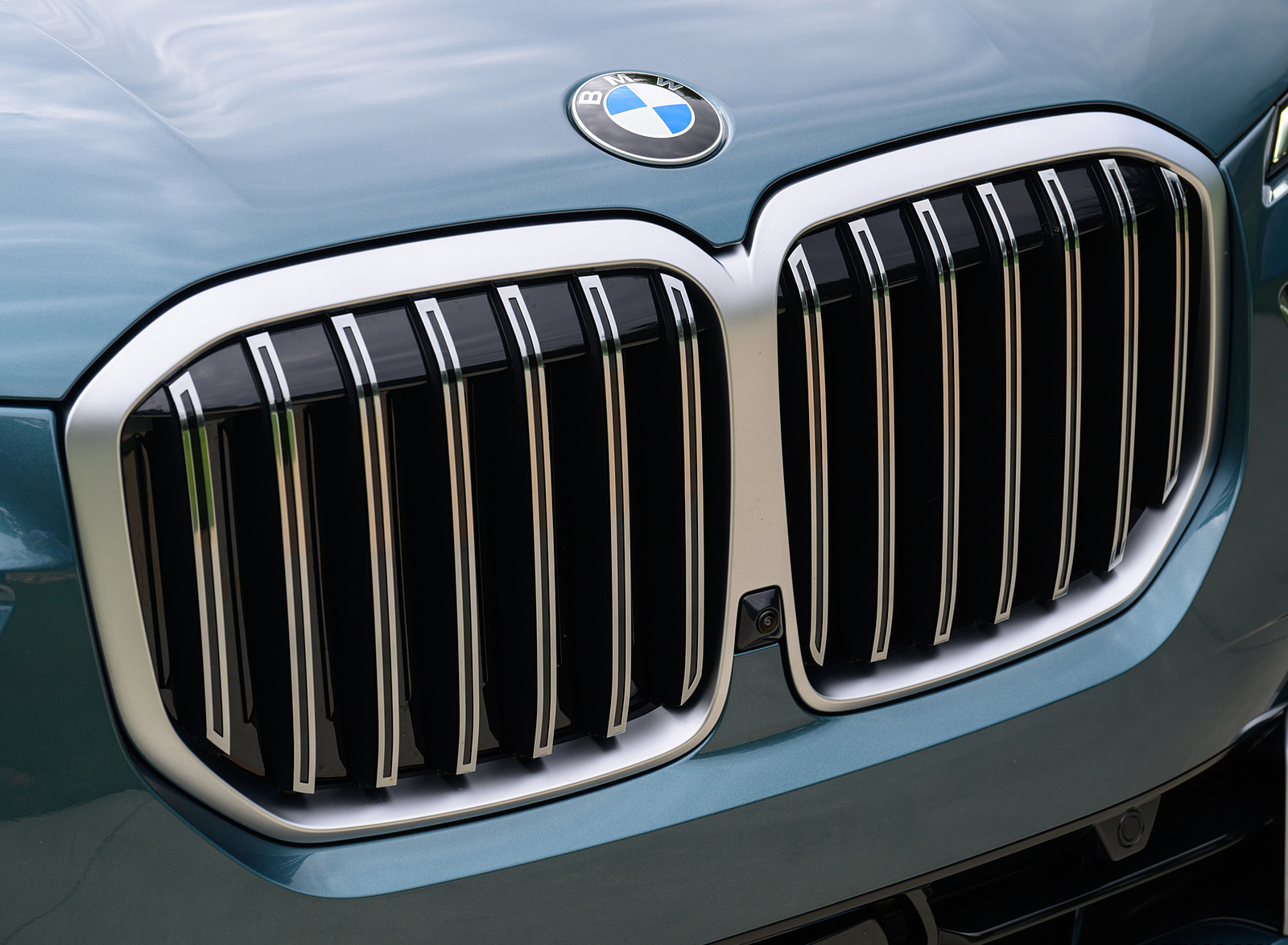 2023 BMW X7 xDrive 40i (Color: Blue Ridge Mountain; US-Spec) Grille Wallpapers #58 of 239