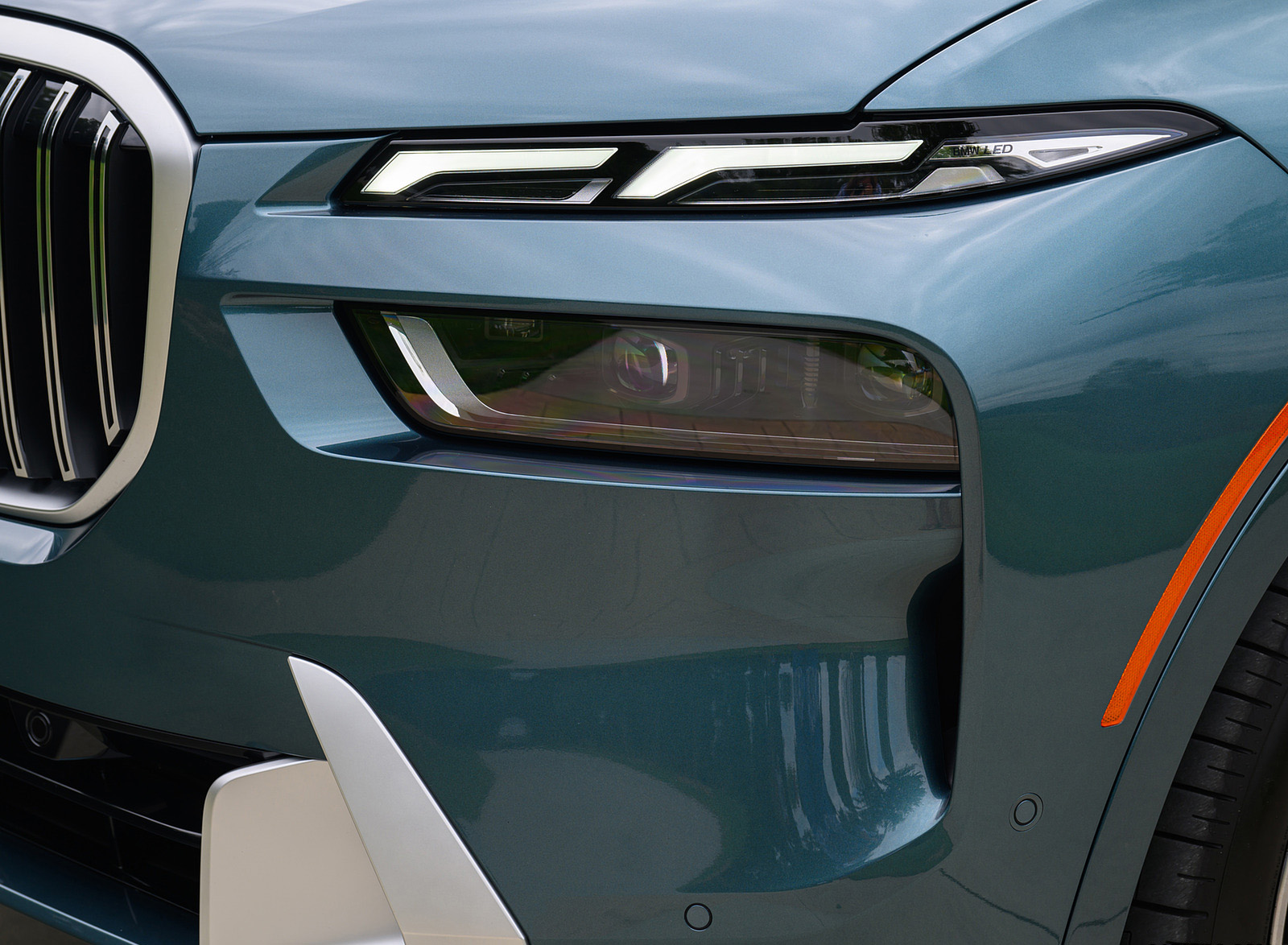 2023 BMW X7 xDrive 40i (Color: Blue Ridge Mountain; US-Spec) Headlight Wallpapers #56 of 239