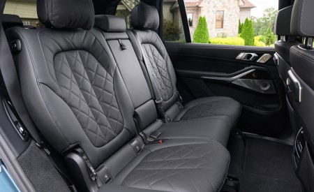 2023 BMW X7 xDrive 40i (Color: Blue Ridge Mountain; US-Spec) Interior Rear Seats Wallpapers 450x275 (102)