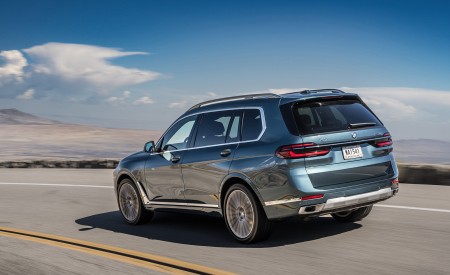 2023 BMW X7 xDrive 40i (Color: Blue Ridge Mountain; US-Spec) Rear Three-Quarter Wallpapers 450x275 (5)