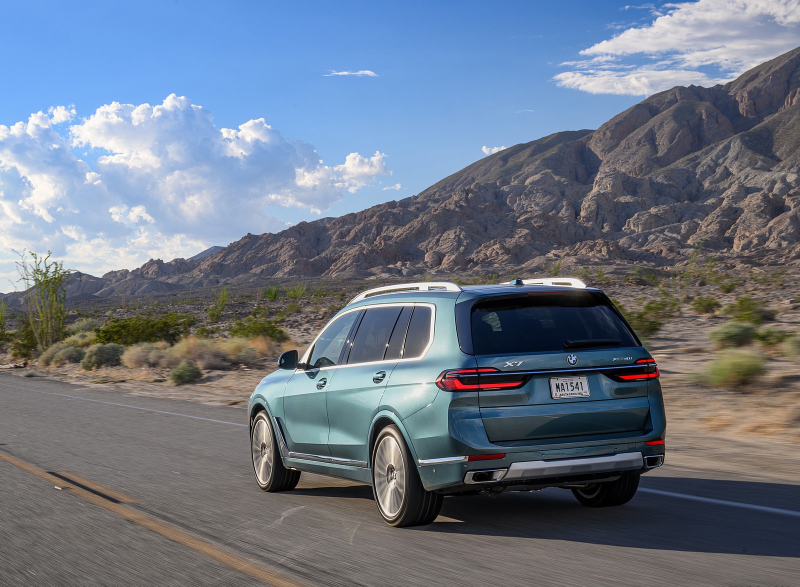 2023 BMW X7 xDrive 40i (Color: Blue Ridge Mountain; US-Spec) Rear Three-Quarter Wallpapers #19 of 239