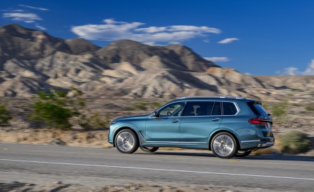 2023 BMW X7 xDrive 40i (Color: Blue Ridge Mountain; US-Spec) Side Wallpapers 450x275 (22)