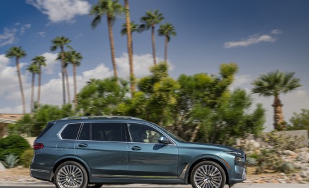 2023 BMW X7 xDrive 40i (Color: Blue Ridge Mountain; US-Spec) Side Wallpapers 450x275 (28)