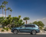 2023 BMW X7 xDrive 40i (Color: Blue Ridge Mountain; US-Spec) Side Wallpapers 150x120 (29)