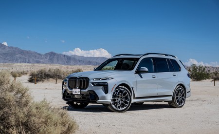 2023 BMW X7 xDrive 40i (Color: Brooklyn Grey; US-Spec) Front Three-Quarter Wallpapers 450x275 (229)