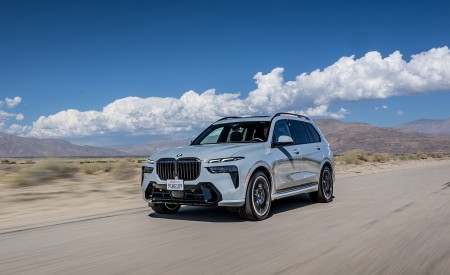 2023 BMW X7 xDrive 40i (Color: Brooklyn Grey; US-Spec) Front Three-Quarter Wallpapers 450x275 (212)