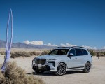 2023 BMW X7 xDrive 40i (Color: Brooklyn Grey; US-Spec) Front Three-Quarter Wallpapers 150x120