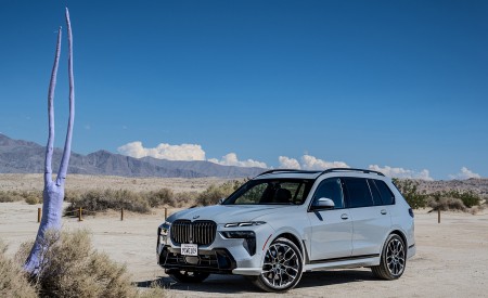 2023 BMW X7 xDrive 40i (Color: Brooklyn Grey; US-Spec) Front Three-Quarter Wallpapers 450x275 (230)