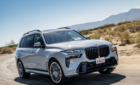 2023 BMW X7 xDrive 40i (Color: Brooklyn Grey; US-Spec) Front Three-Quarter Wallpapers 450x275 (209)