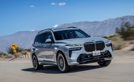 2023 BMW X7 xDrive 40i (Color: Brooklyn Grey; US-Spec) Front Three-Quarter Wallpapers 450x275 (214)