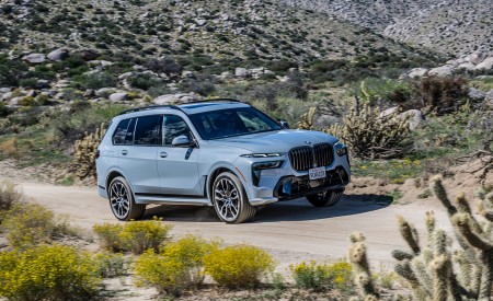 2023 BMW X7 xDrive 40i (Color: Brooklyn Grey; US-Spec) Front Three-Quarter Wallpapers 450x275 (224)