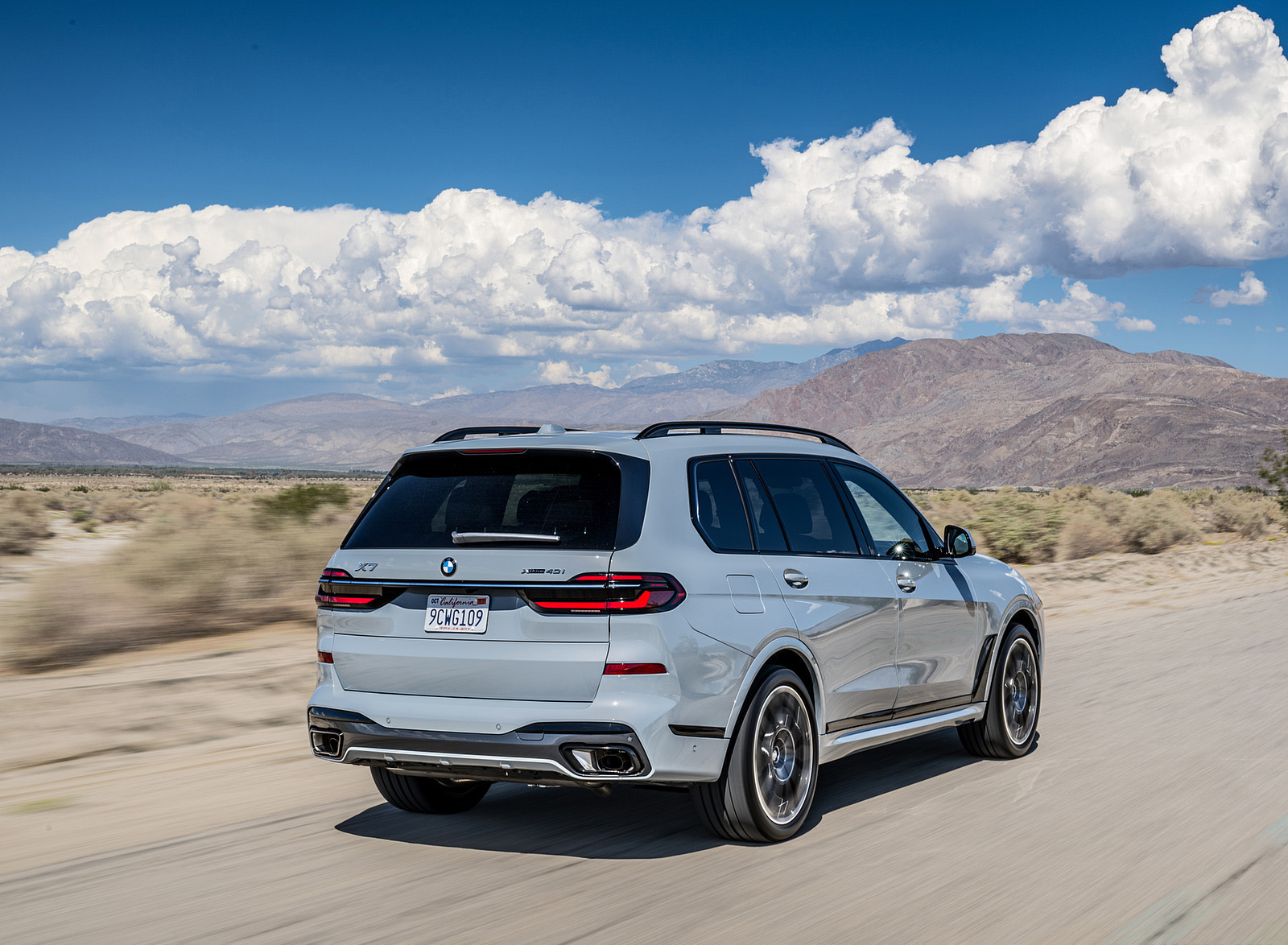 2023 BMW X7 xDrive 40i (Color: Brooklyn Grey; US-Spec) Rear Three-Quarter Wallpapers #217 of 239