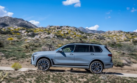 2023 BMW X7 xDrive 40i (Color: Brooklyn Grey; US-Spec) Side Wallpapers 450x275 (226)