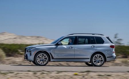 2023 BMW X7 xDrive 40i (Color: Brooklyn Grey; US-Spec) Side Wallpapers 450x275 (220)