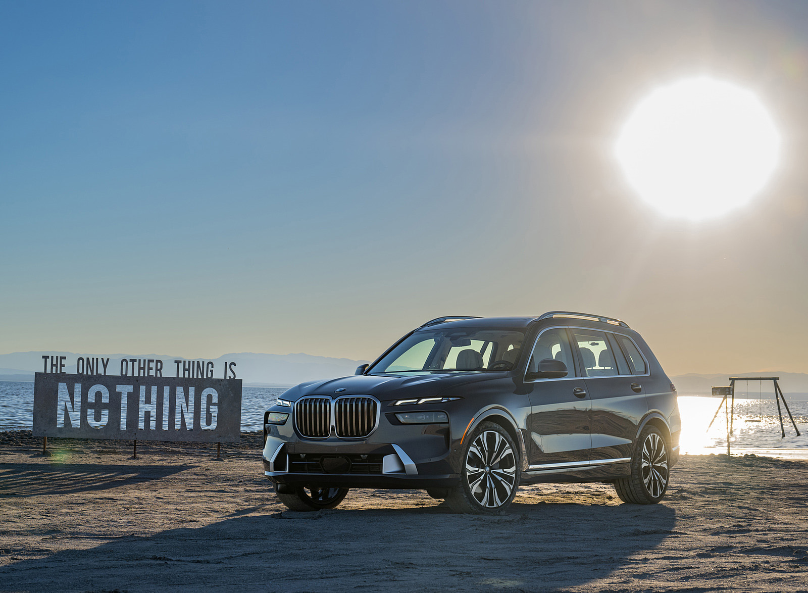 2023 BMW X7 xDrive 40i (Color: Sparkling Copper Grey; US-Spec) Front Three-Quarter Wallpapers #149 of 239