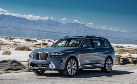 2023 BMW X7 xDrive 40i (Color: Sparkling Copper Grey; US-Spec) Front Three-Quarter Wallpapers 450x275 (130)