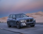 2023 BMW X7 xDrive 40i (Color: Sparkling Copper Grey; US-Spec) Front Three-Quarter Wallpapers 150x120