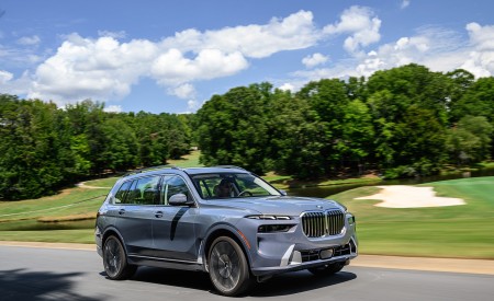 2023 BMW X7 xDrive 40i (Color: Sparkling Copper Grey; US-Spec) Front Three-Quarter Wallpapers 450x275 (110)