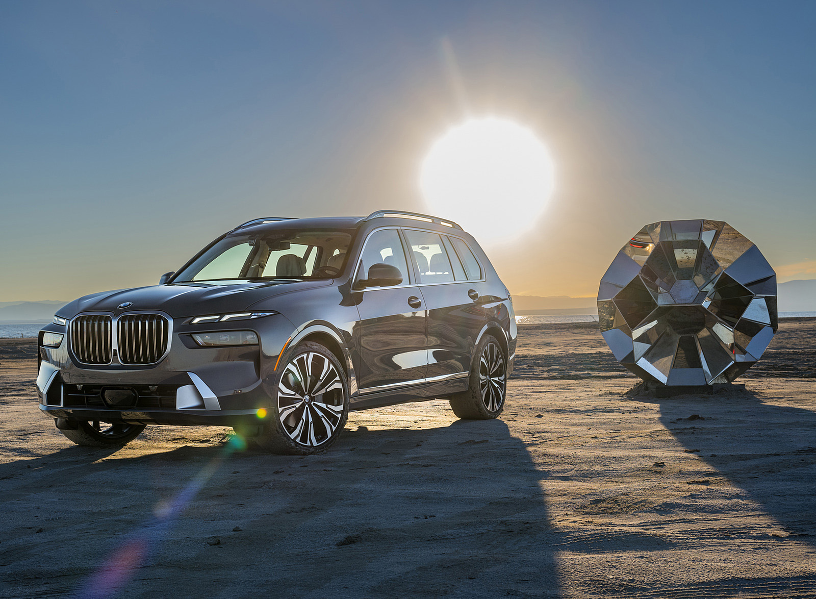 2023 BMW X7 xDrive 40i (Color: Sparkling Copper Grey; US-Spec) Front Three-Quarter Wallpapers #153 of 239