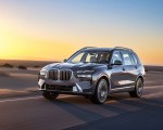 2023 BMW X7 xDrive 40i (Color: Sparkling Copper Grey; US-Spec) Front Three-Quarter Wallpapers 150x120