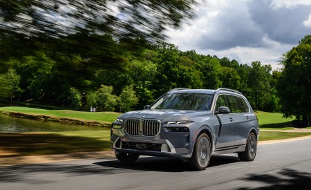 2023 BMW X7 xDrive 40i (Color: Sparkling Copper Grey; US-Spec) Front Three-Quarter Wallpapers 450x275 (111)