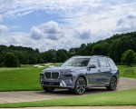 2023 BMW X7 xDrive 40i (Color: Sparkling Copper Grey; US-Spec) Front Three-Quarter Wallpapers 150x120