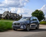 2023 BMW X7 xDrive 40i (Color: Sparkling Copper Grey; US-Spec) Front Three-Quarter Wallpapers 150x120