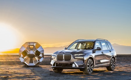 2023 BMW X7 xDrive 40i (Color: Sparkling Copper Grey; US-Spec) Front Three-Quarter Wallpapers 450x275 (168)