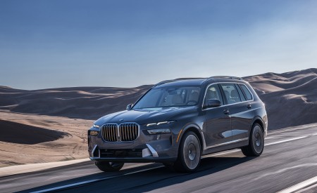 2023 BMW X7 xDrive 40i (Color: Sparkling Copper Grey; US-Spec) Front Three-Quarter Wallpapers 450x275 (125)