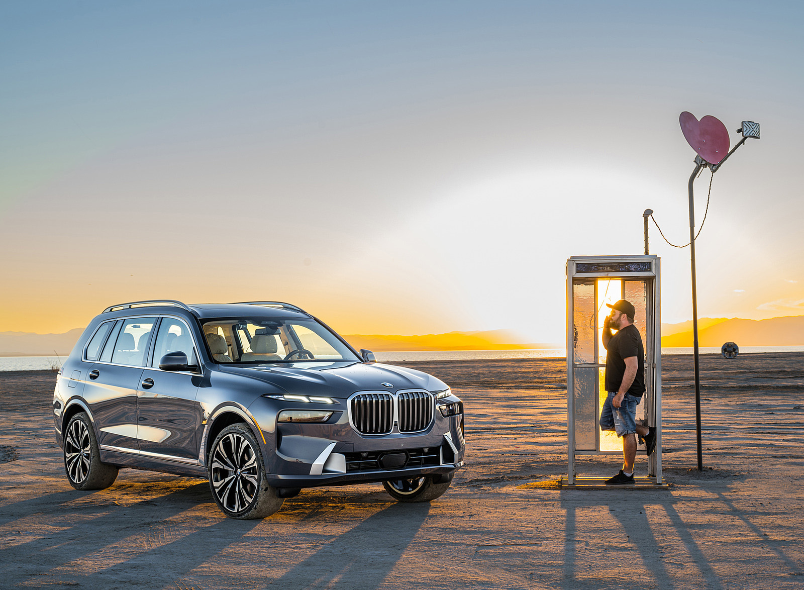 2023 BMW X7 xDrive 40i (Color: Sparkling Copper Grey; US-Spec) Front Three-Quarter Wallpapers #158 of 239