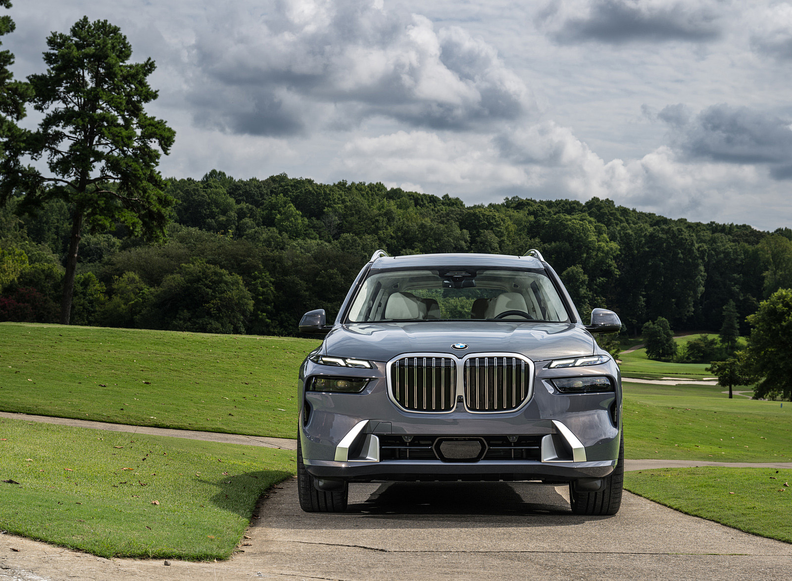 2023 BMW X7 xDrive 40i (Color: Sparkling Copper Grey; US-Spec) Front Wallpapers #177 of 239