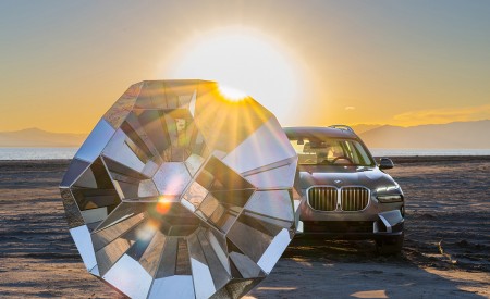 2023 BMW X7 xDrive 40i (Color: Sparkling Copper Grey; US-Spec) Front Wallpapers 450x275 (169)