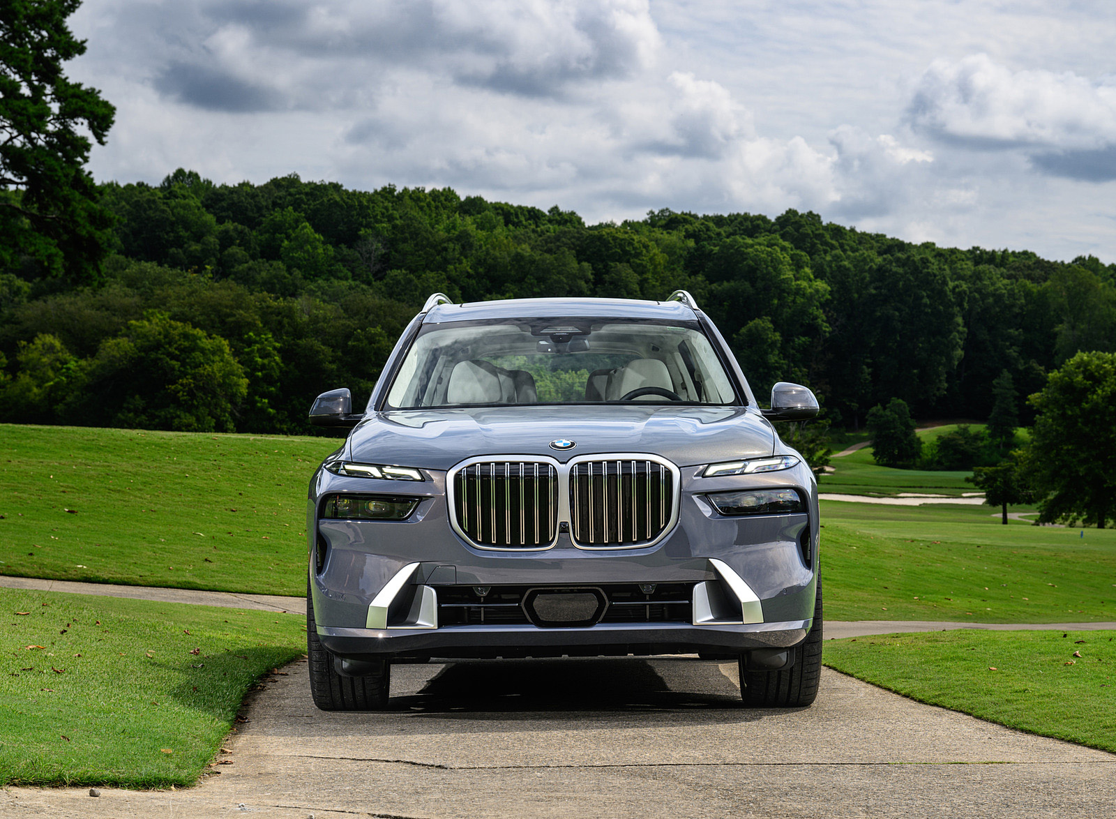 2023 BMW X7 xDrive 40i (Color: Sparkling Copper Grey; US-Spec) Front Wallpapers #178 of 239