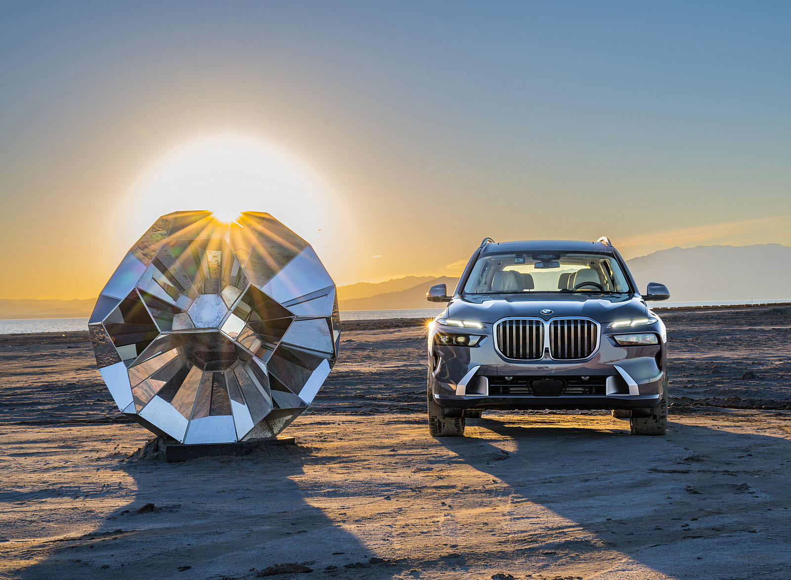 2023 BMW X7 xDrive 40i (Color: Sparkling Copper Grey; US-Spec) Front Wallpapers #170 of 239