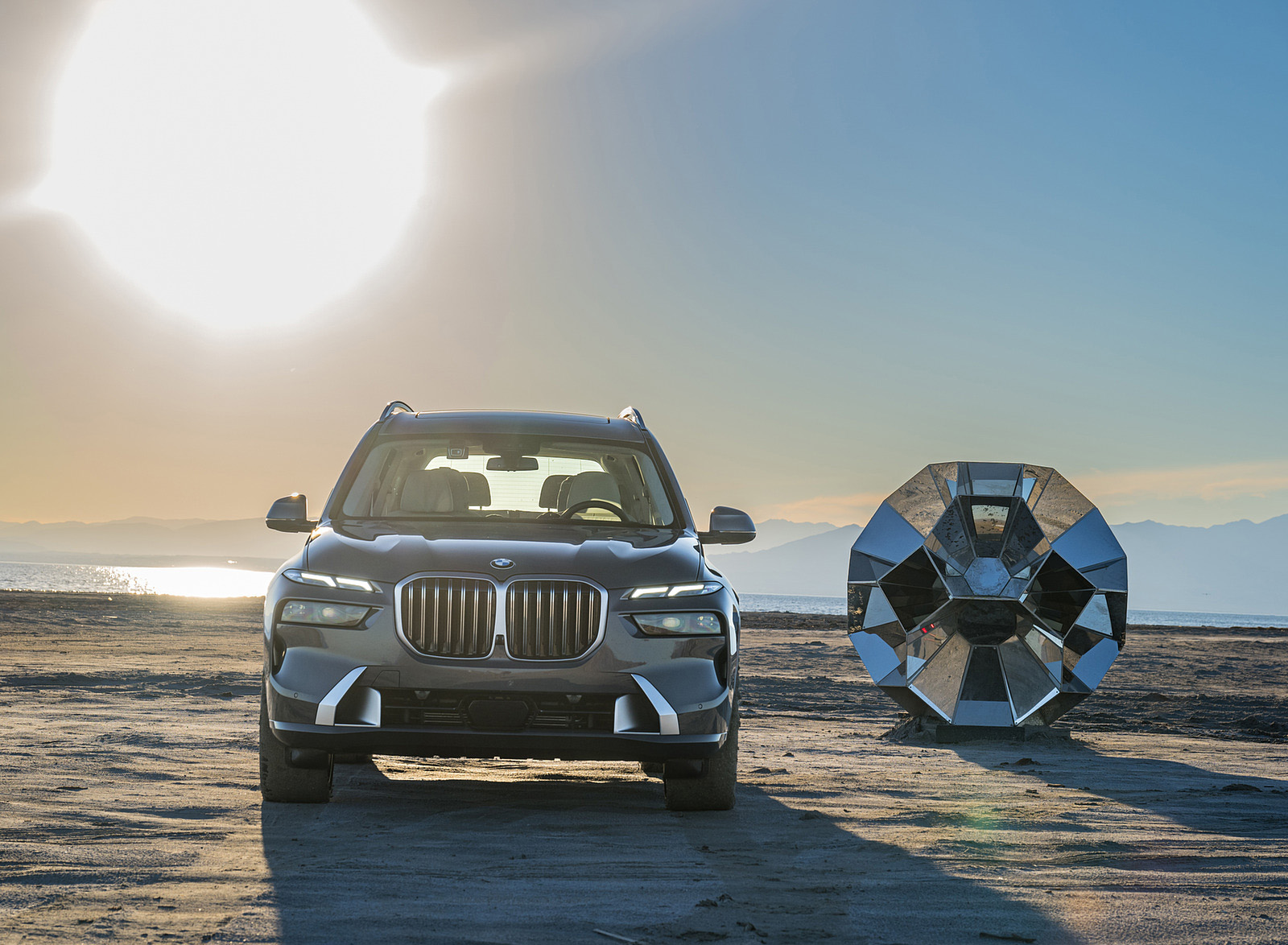 2023 BMW X7 xDrive 40i (Color: Sparkling Copper Grey; US-Spec) Front Wallpapers #171 of 239