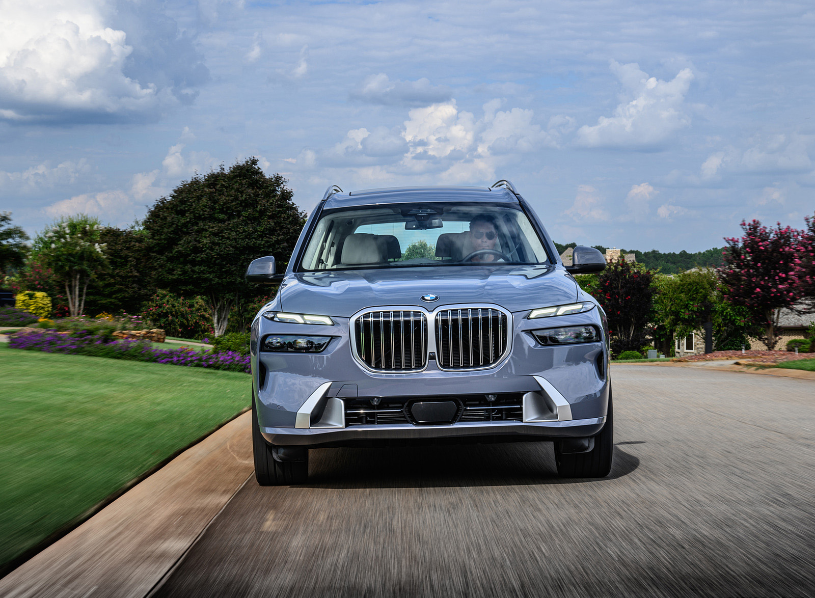 2023 BMW X7 xDrive 40i (Color: Sparkling Copper Grey; US-Spec) Front Wallpapers #114 of 239