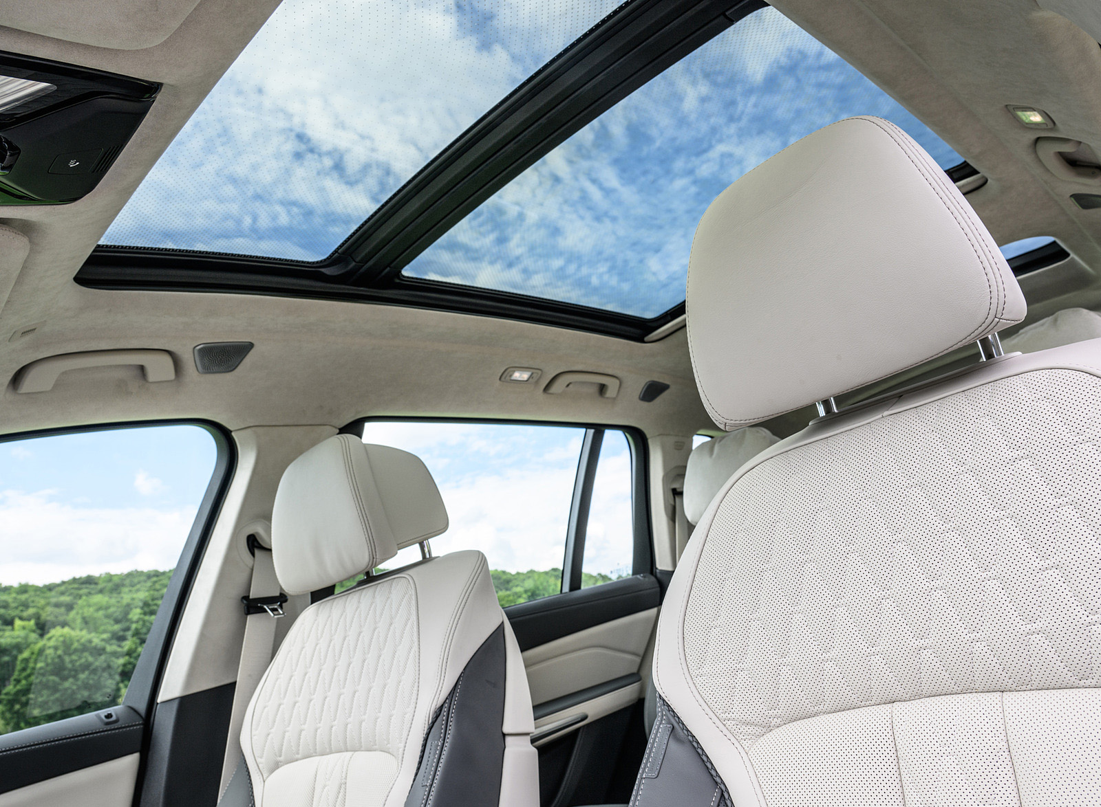 2023 BMW X7 xDrive 40i (Color: Sparkling Copper Grey; US-Spec) Panoramic Roof Wallpapers #205 of 239
