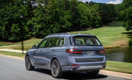 2023 BMW X7 xDrive 40i (Color: Sparkling Copper Grey; US-Spec) Rear Three-Quarter Wallpapers 450x275 (117)